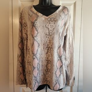 Snakeskin Print Vneck Shirt - Brand: LIA - Size: